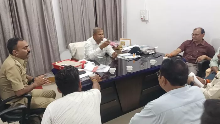 Khandwa News: स्कूल में प्रार्थना के दौरान छात्रों को पढ़ाए कलमा व नमाज, VHP ने की कार्रवाई की मांग