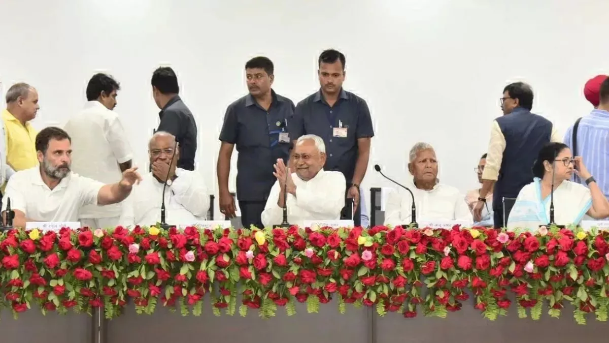 राजनीतिक ध्रुवीकरण की बदलती दिशा, जो कभी कांग्रेस के विरुद्ध होता रहा, वही अब भाजपा के ख‍िलाफ करने की कवायद