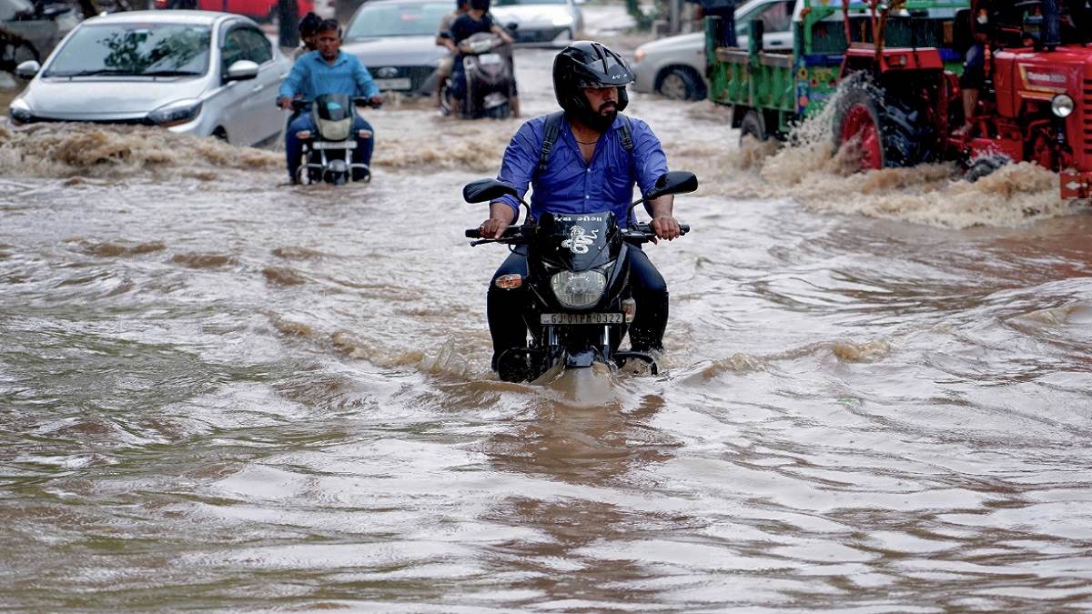 Monsoon Update Today देशभर में जुलाई महीने में होगी सामान्य बारिश IMD ने दी  मौसम से जुड़ी ताजा जानकारी - Monsoon: IMD Orange Alert Today in Maharashtra  Uttarakhand Himachal Pradesh Delhi UP