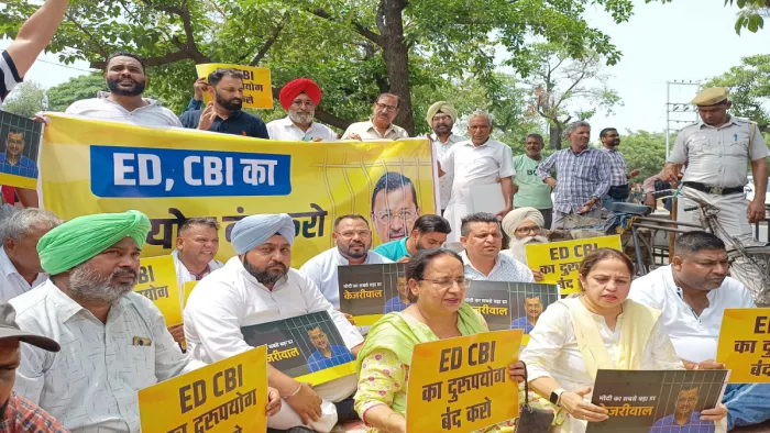 केजरीवाल की गिरफ्तारी को लेकर चंडीगढ़ में AAP ने किया विरोध प्रदर्शन।