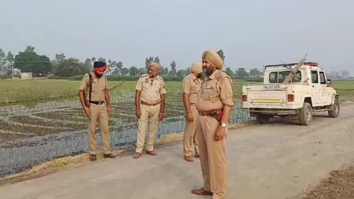 घटना के बाद गांव में तैनात पुलिस टीम