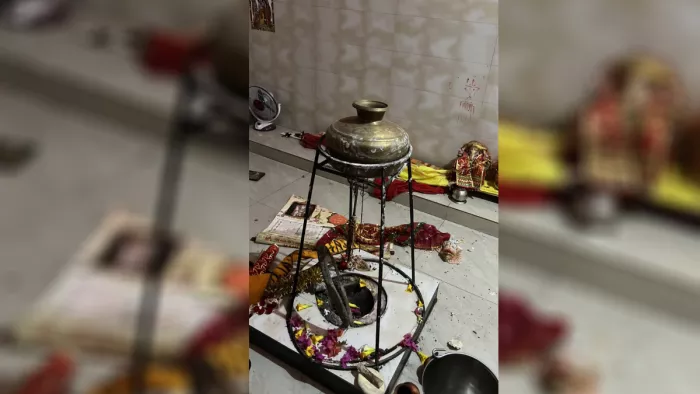 धरमाड़ी के शिव मंदिर में हुई तोड़फोड़