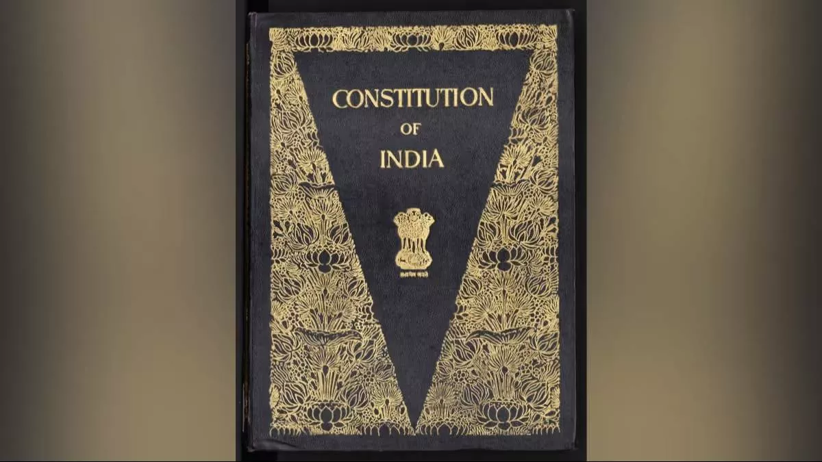 विचार: प्रस्तावना बदलने से हिल गई संविधान की नींव, विभिन्न राजनीतिक दल अपने-अपने पाले कर रहे मजबूत