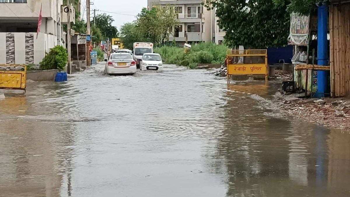 ncr rewari news heavy rain brings relief and causes waterlogging in rewari