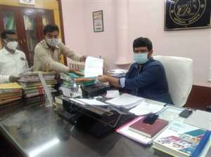 बीडीओ बदलने को लेकर जिलापाल को सौंपा ज्ञापन