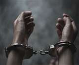 पुलिस इन दिनों अपराधियों पर नकेल कस रही है।