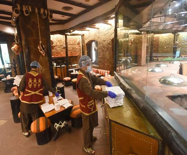 नियमों के पालन के स्तर पर यहां हर स्तर पर लापरवाही बरती जा रही थी।