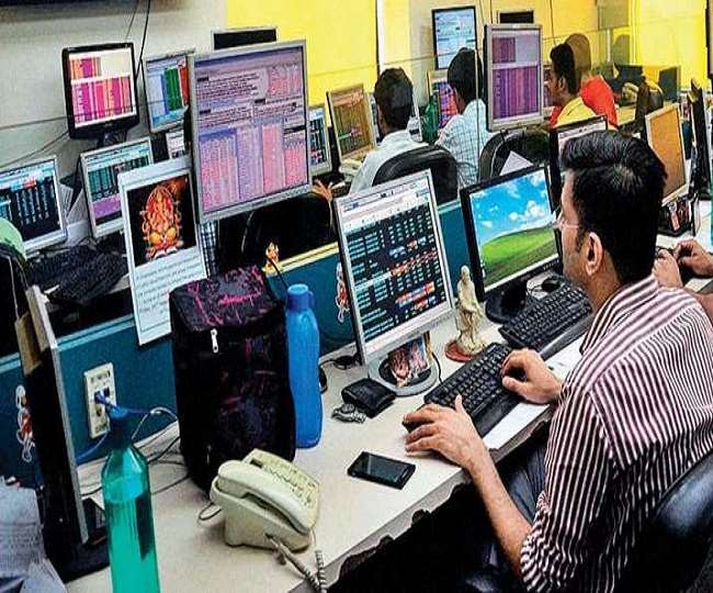वहीं Nifty 50 भी 12 अंक नीचे 15766 अंक पर कारोबार कर रहा था। (Pti)