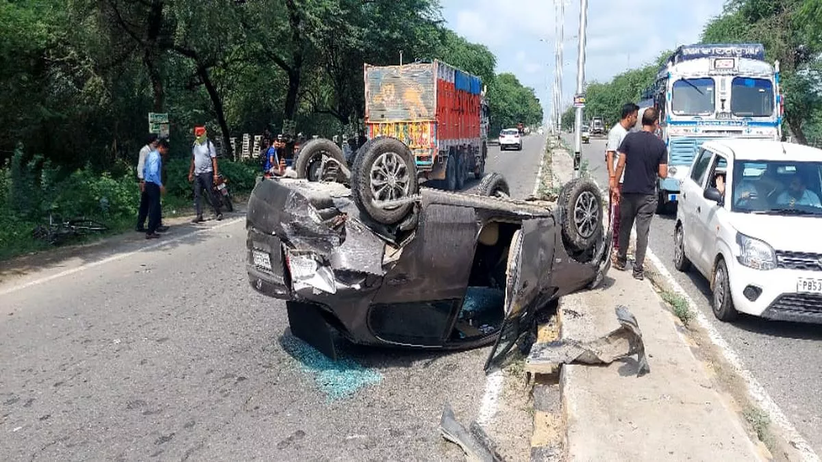 Road Accident In Punjab: बठिंडा में तेज रफ्तार आल्टाे कार पलटने से
