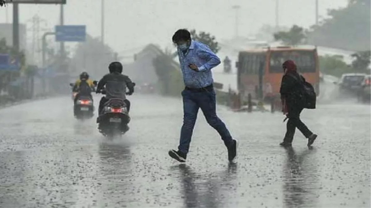 https://www.jagranimages.com/images/newimg/30072022/30_07_2022-tamilnadu_heavy_rain_22938130.jpg
