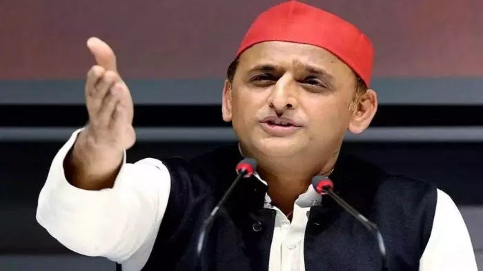 अखिलेश यादव ने इस घटना को लेकर ट्वीट किया