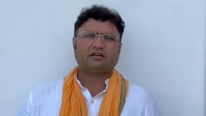 AAP नेता अशोक तंवर ने किया ट्वीट- सांसद-विधायक मुफ्त की सुविधाएं ले सकते हैं तो जनता क्यों नहीं : जागरण