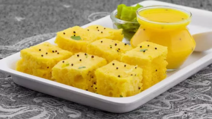 Sawan Somvar Vrat: सावन सोमवार व्रत में बनाएं ढोकला, बस ट्राई करें यह रेसिपी
