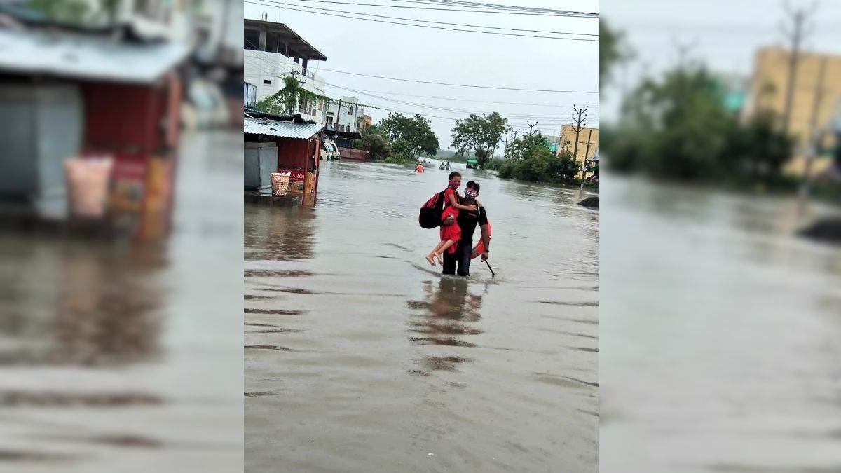 https://www.jagranimages.com/images/newimg/30072023/30_07_2023-telangana_floods_2023_23486550.jpg