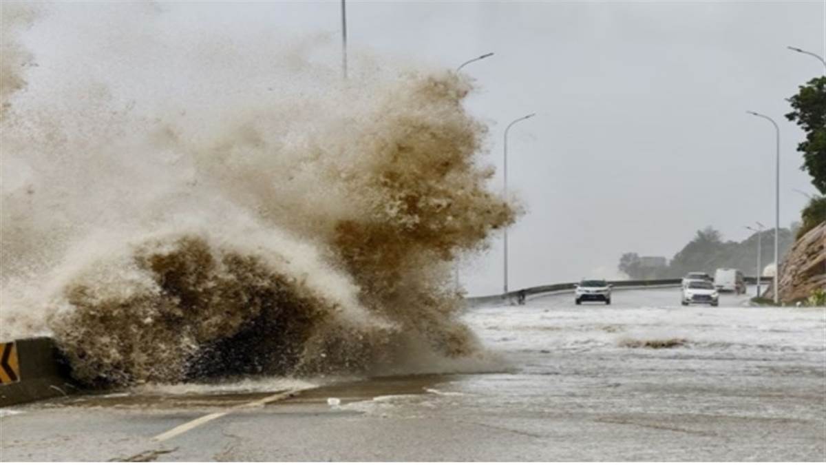 https://www.jagranimages.com/images/newimg/30072024/30_07_2024-chinaaa_typhoon_23768562.jpg