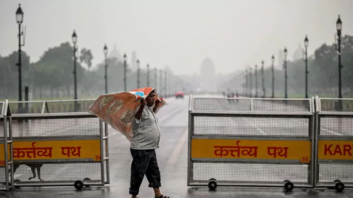 आईएमडी ने राजधानी दिल्ली में अगले तीन दिनों तक हल्की से मध्यम बारिश के लिए येलो अलर्ट जारी किया है।
