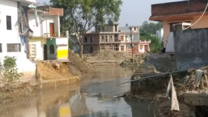 महारानी लक्ष्मी बाई इंटर कालेज के निकट यहां अभी तक जमुरिया को नहीं मिला स्वरूप। जागरण