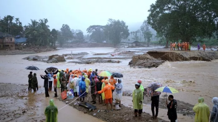 Wayanad Landslide: केरल के वायनाड में भूस्खलन से भारी तबाही।
