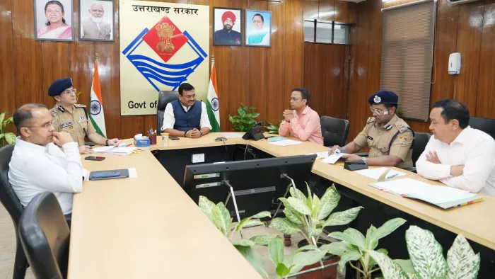 मुख्य सचिव आनंद बर्द्धन ने धार्मिक स्थलों में भीड़ प्रबंधन व सुरक्षा को लेकर अधिकारियों के साथ बैठक की। सूवि