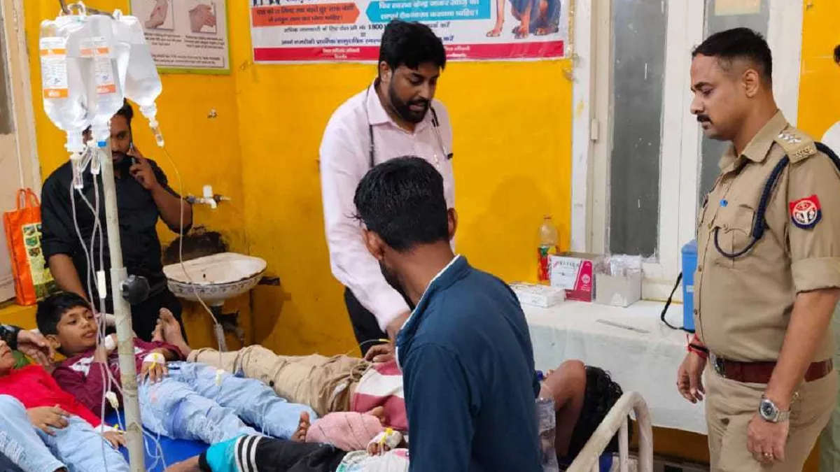 Bijnor: ठेले पर चाट खाने के कुछ देर बाद ही बिगड़ी हालत, 25 बच्चों समेत 37 बीमार, तीन की हालत गंभीर