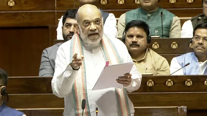 शाह के संबोधन के दौरान विपक्ष पीएम को बुलाने की मांग करता रहा (फोटो: राज्यसभा)