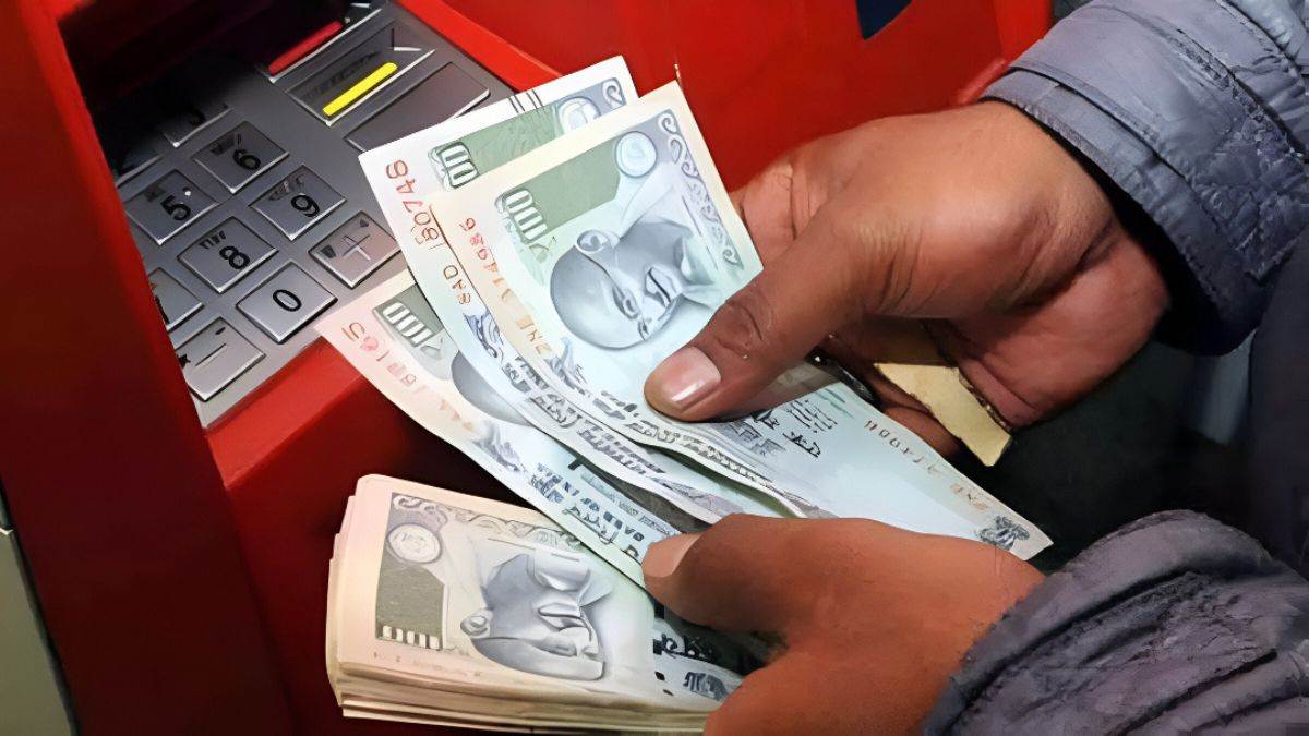 https://www.jagranimages.com/images/newimg/30072025/30_07_2025-atm_cash_withdraw_2_23998389.jpg