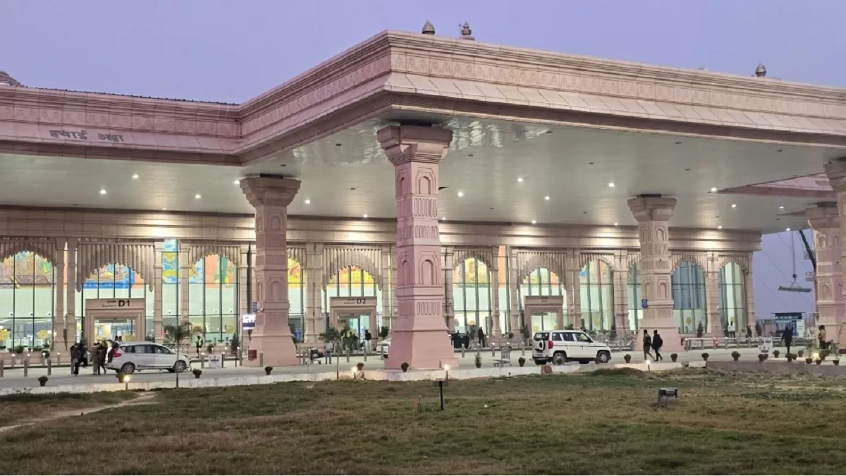 Flights From Ayodhya : अयोध्या से दिल्ली की पांच की जगह सिर्फ अब सिर्फ एक उड़ान, लगातार घट रहीं फ्लाइट्स