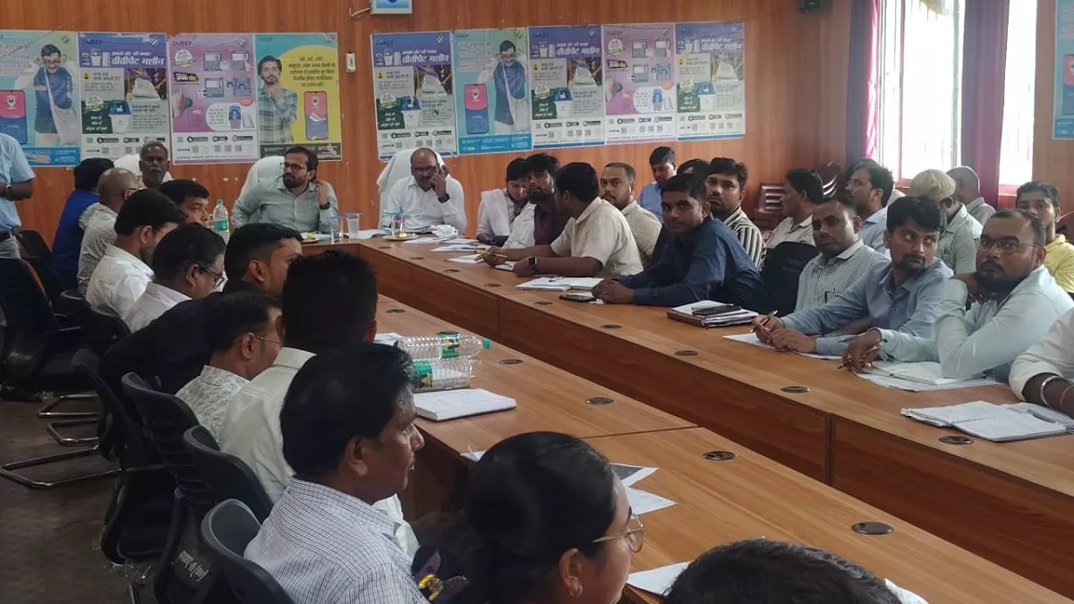 Kodarma News: मनरेगा से 100 फीसदी हो पूरा काम, DDC ने BDO और BEEO को दिए निर्देश