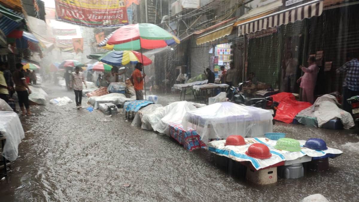 https://www.jagranimages.com/images/newimg/30072025/30_07_2025-delhi_rain_19_23998367.jpg