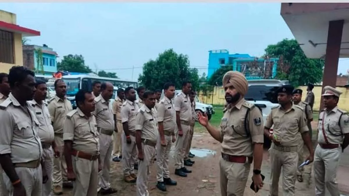 थाना प्रभारी को सरेआम थाना में घुसकर थप्पड़ मारा... अब बिहार के मधेपुरा में पीट गए पुलिस वाले; SP ने कही ये बात