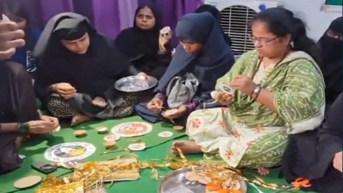 https://www.jagranimages.com/images/newimg/30072025/30_07_2025-muslim_23998693.jpg
