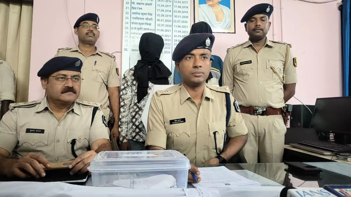 Rohtas News: किन्नर के घर में हुई गोलीबारी में दो युवक जख्मी, पिस्टल समेत देसी कट्टा बरामद