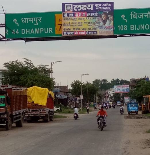 अतिक्रमण की जद में नेशनल हाईवे के किलोमीटर संकेतक
