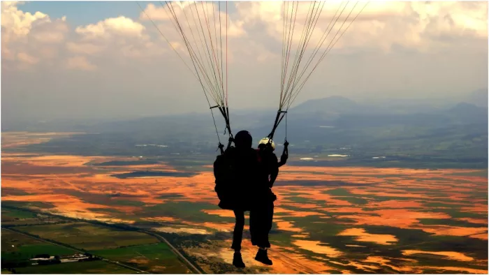 Paragliding Destinations: पैराग्लाइडिंग के लिए ये हैं दुनिया के 5 बेस्ट स्पॉट्स