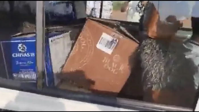 भाजपा ने शराब से भरी गाड़ी का वीडियो इंटरनेट मीडिया में साझा करके सरकार पर निशाना साधा है।