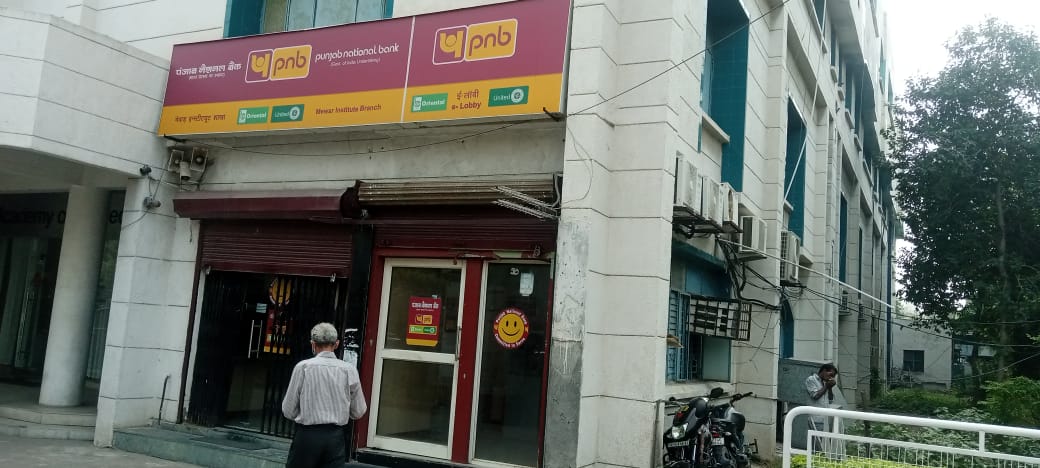 cbi examine bank locker of manish sisodia