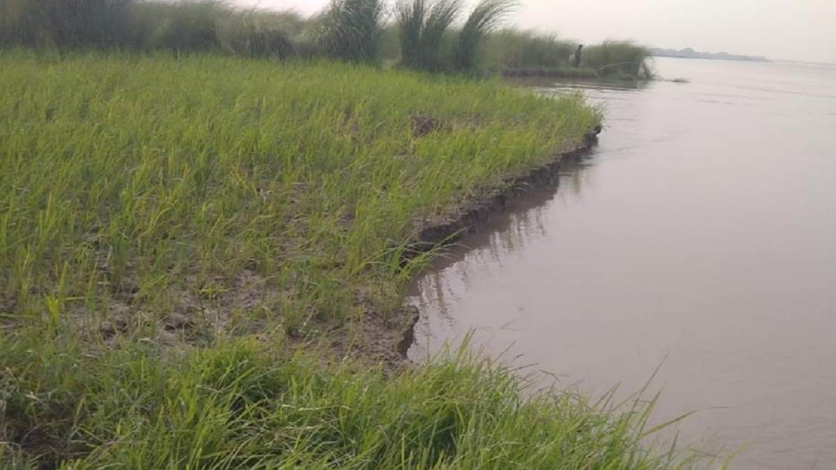 https://www.jagranimages.com/images/newimg/30082023/30_08_2023-ambedkar_nagar_ghaghara_river_23517130.jpg