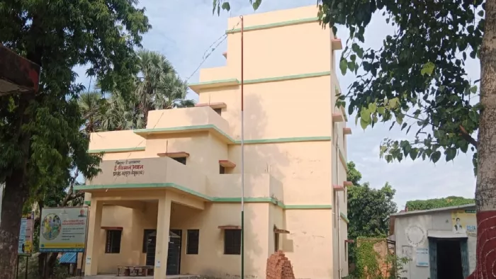गढ़पुरा प्रखंड परिसर में बनाया जा रहा ई-किसान भवन। फोटो- जागरण