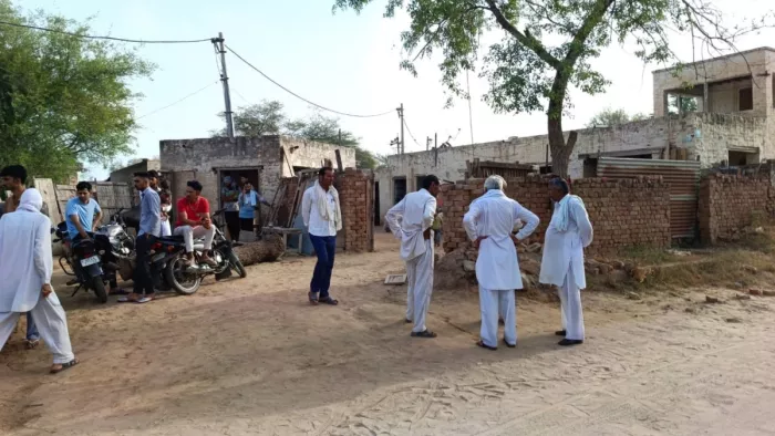 घर के बाहर खड़े थे बुजुर्ग दंपत्ति, बोलेरो गाड़ी ने मारी जोरदार टक्कर; मौत