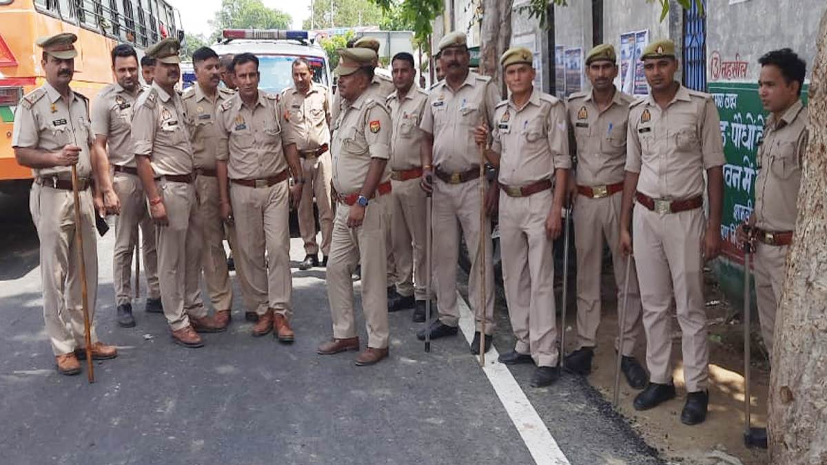 https://www.jagranimages.com/images/newimg/30082023/30_08_2023-hapur_police_23517374.jpg
