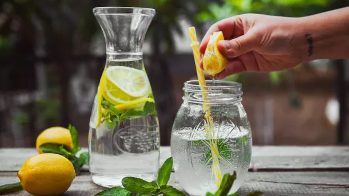 Lemon Water Benefits: नींबू पानी पीने के हैं गजब के फायदे