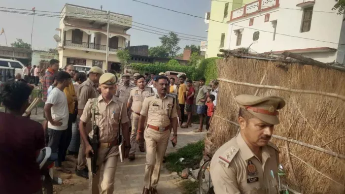 युवक की मौत की सूचना के बाद पुलिस टीम के साथ घटनास्थल पर पहुंचे पुलिस अधीक्षक एस. आनंद।
