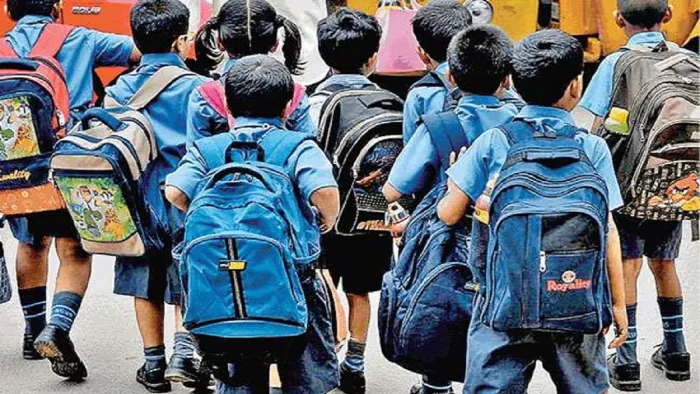 Banka Crime : रंगदारी को लेकर स्कूल के प्रभारी प्रधानाध्यापक से मारपीट, तीन दिन नहीं पढ़ पा रहे बच्चे