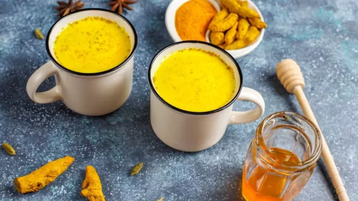 Haldi Doodh Benefits: हल्दी वाला दूध पीने के हैं अनगिनत फायदे