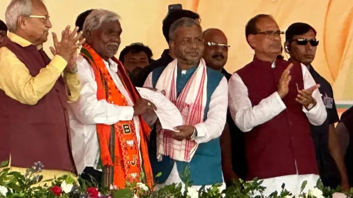 कोल्हान टाइगर चंपई सोरेन ने भाजपा का दामन थामेा।