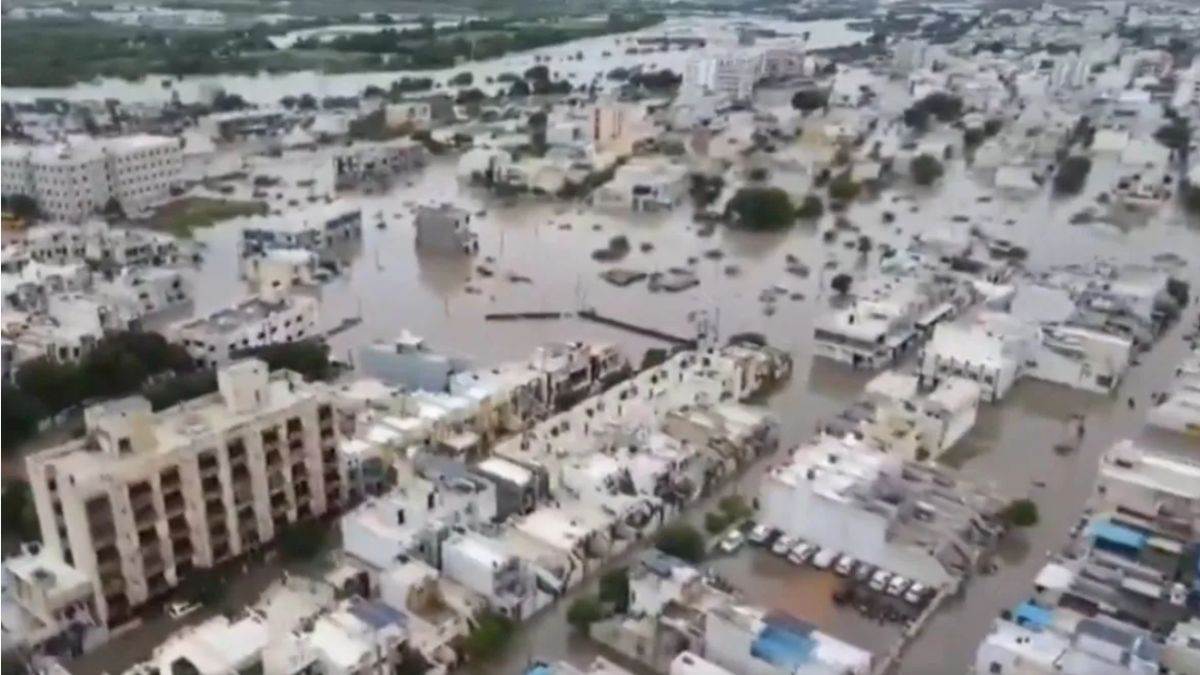 https://www.jagranimages.com/images/newimg/30082024/30_08_2024-flood_23787949_131926249.jpg