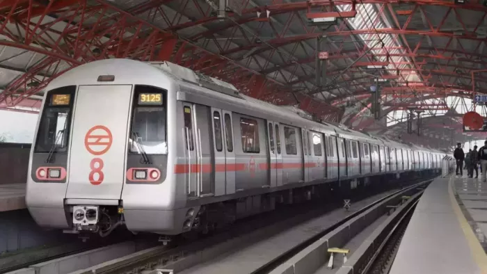 जनकपुरी पश्चिम से कृष्णा पार्क एक्सटेंशन के बीच अब तक मेट्रो का परिचालन शुरू नहीं।