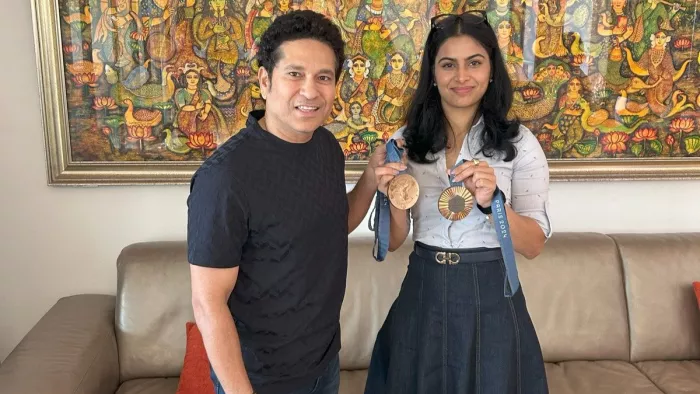 सचिन तेंदुलकर के साथ मनु भाकर। फोटो- सोशल मीडिया