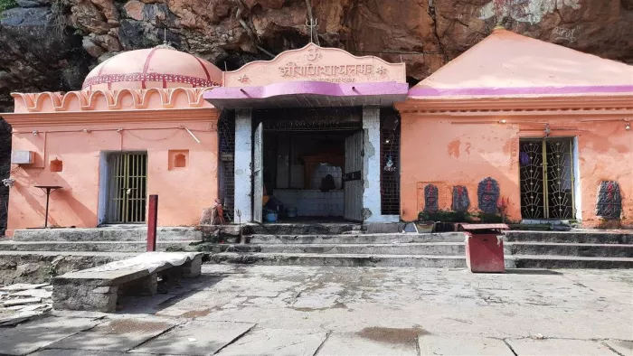 प्रकृति की गोद में बसा है श्रृंगीऋषि धाम।