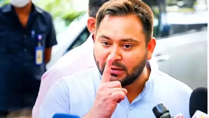 आरजेडी नेता तेजस्वी यादव ने बिहार के आईएएस अधिकारियों पर उठाए सवाल (जागरण)